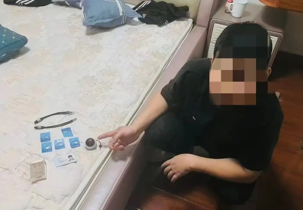 DƬ